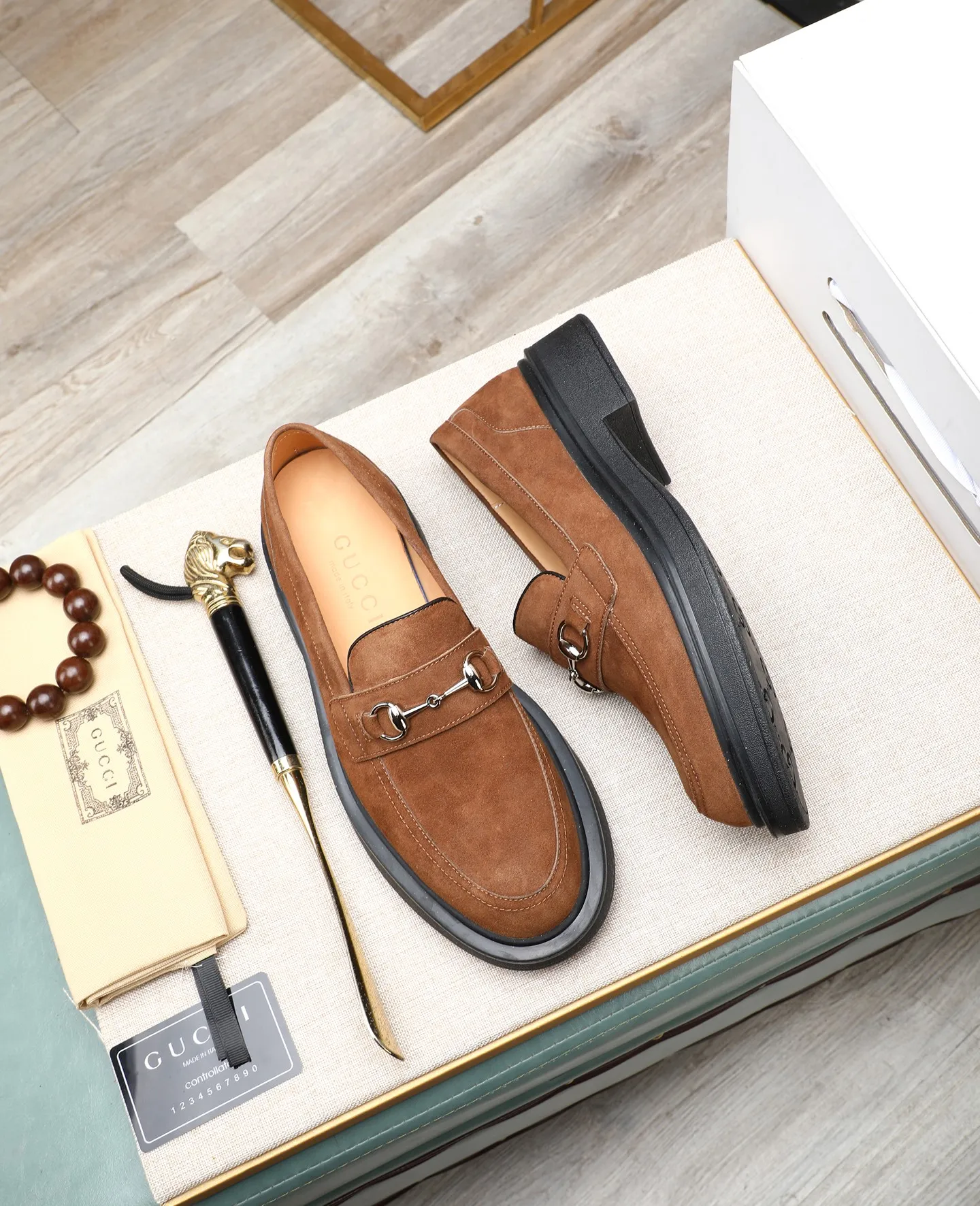 Men's shoes 💰520 (high-end, all cowhide) GUCCI high-end formal leather shoes, original imported fabrics from Italy, cowhide lining, original hardware. I believe you will be struck by it from the first moment you see it. The avant-garde atmosphere can no longer fully interpret its elegance. AAA grade rubber outsole, super comfortable. The original counter last guarantees its original version and quality. The simple upper ensures its comfort and breathability. A pair of truly good shoes has its own unique soul, famous quality, regular size 38-44 (45 customized)